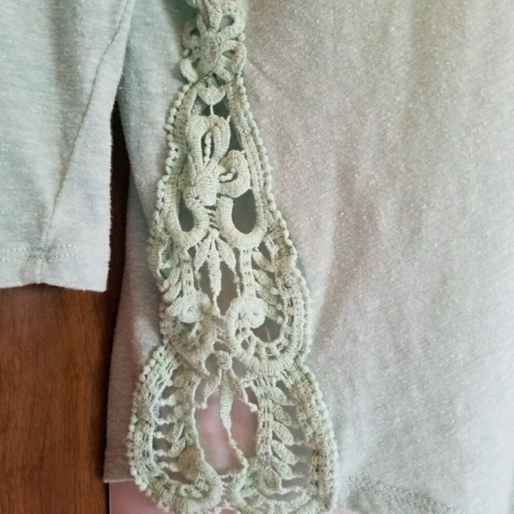 2 light and casual pullover tops Size 0X - Picture 3 of 8